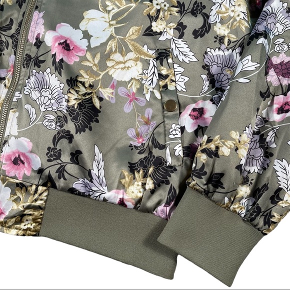 Say What? Size large sage green floral print lined silky zip up bomber jacket - Picture 5 of 13